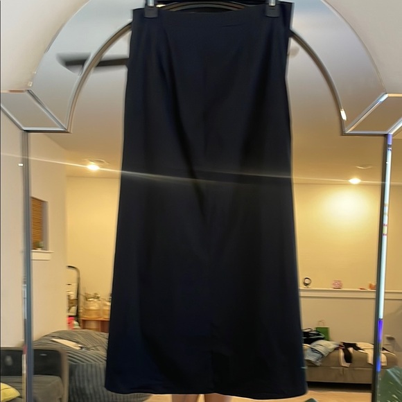 Trouve Black A-Line Midi Skirt with Ruched High-Low Design - Picture 8 of 8
